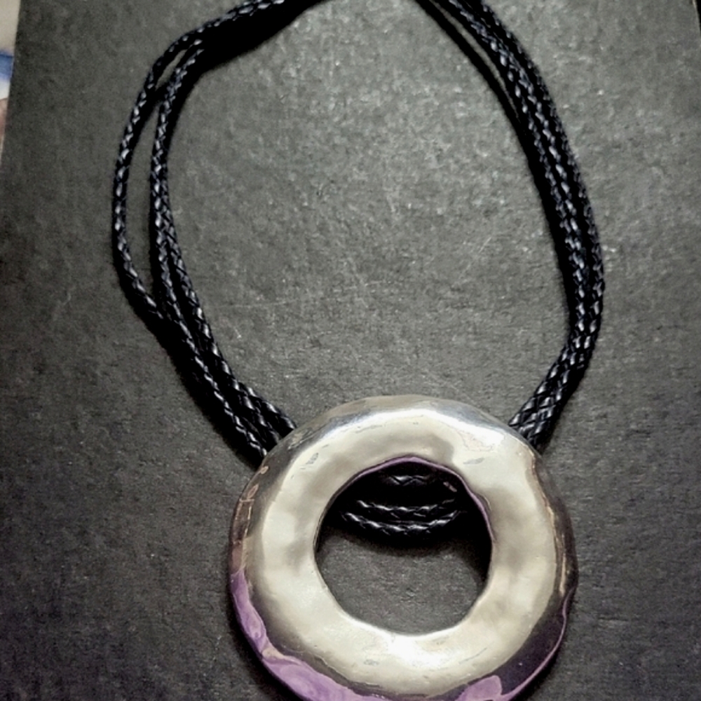 E & L 925 VTG LEATHER BLACK STRAND NECKLACE W LARGE DISK